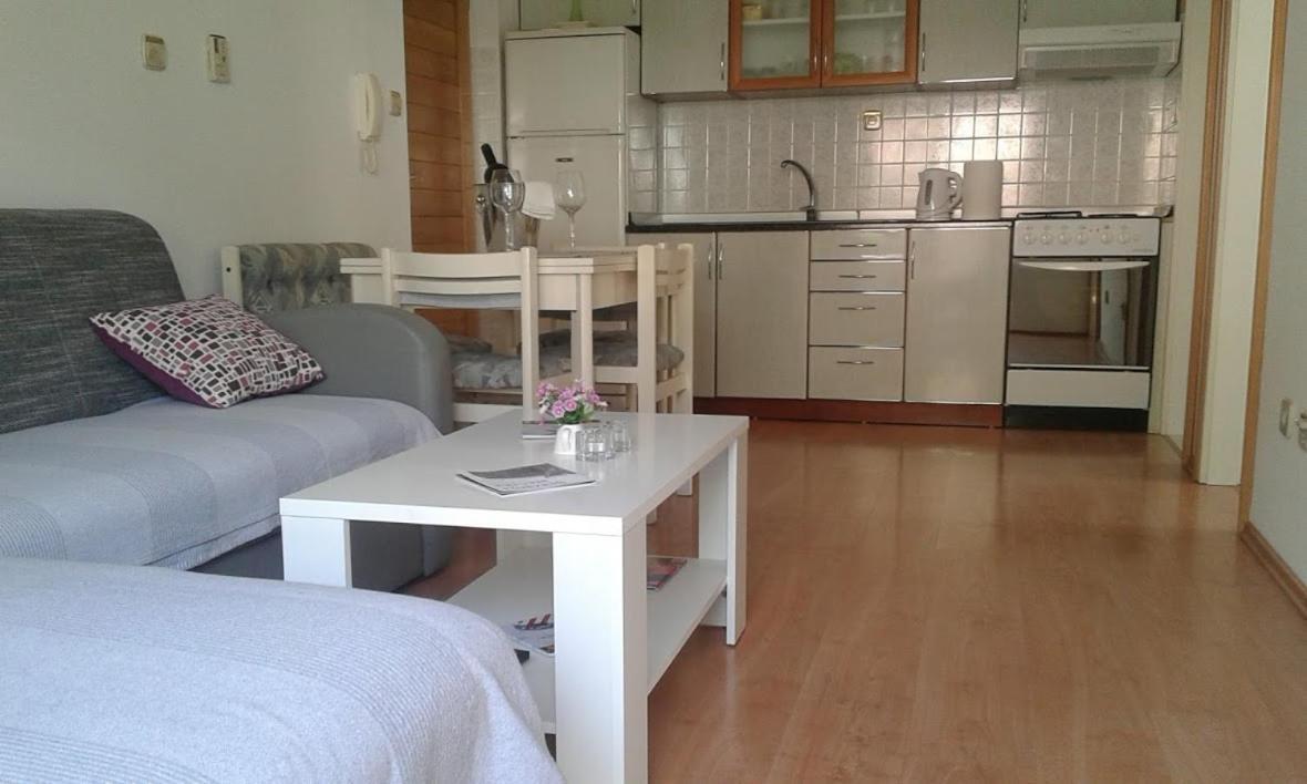 Apartman Loza Klek Exteriör bild